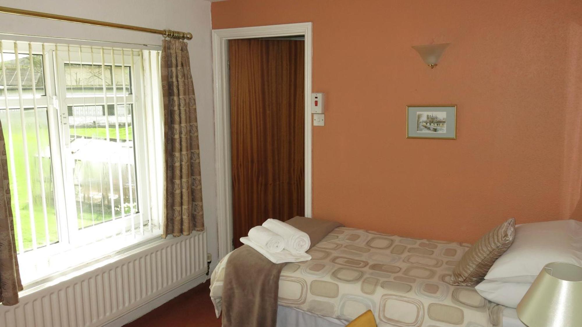 Broadwell Guest House Meriden  Room photo